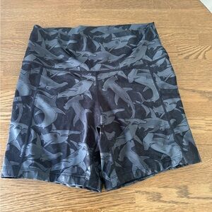 Constantly Varied Gear 5” Shark-Print Athletic Shorts - Black & Gray size M